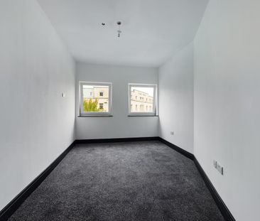 3 bedroom flat to rent - Photo 6