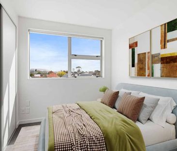 Central & Sunny 2 Bedroom Apartment - Photo 5