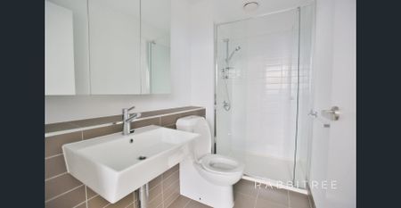 Stylish 2-Bedroom Apartment in the Heart of Melbourne - Unfurnished - Photo 5