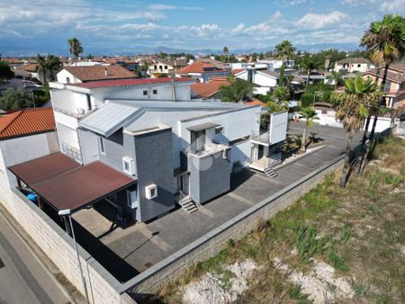 Villa singola in affitto - Photo 2