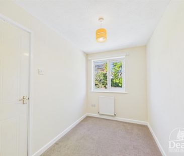 Octavia Place, Lydney - Photo 3