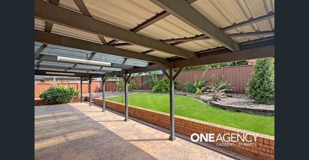 LOVELY 4 BEDROOM FAMILY HOME!!! - Photo 1