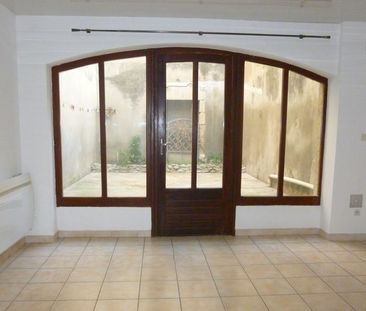 Location - Appartement T3 de 56 m² en RDC avec cour privative et cave - Photo 2
