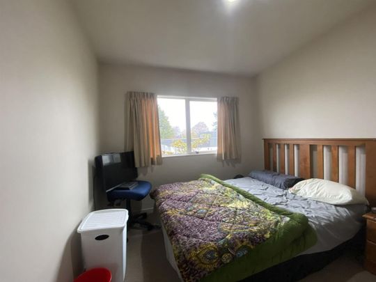 Keeping it light in Bordesley - Photo 1