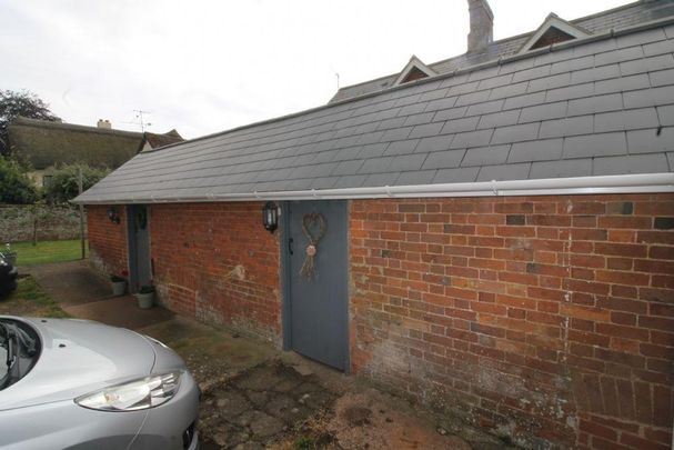 2 bedroom cottage to rent - Photo 1