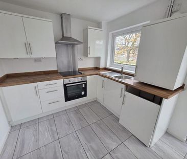 3 bedroom end of terrace house to rent - Photo 2