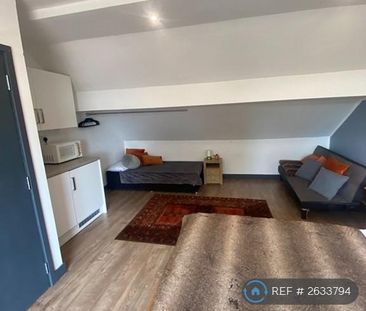 1 bedroom in a house share to rent - Photo 4