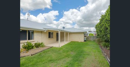 Great size home in Jones Hill! - Photo 3