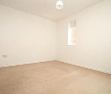 The Orchard, Lightwater, Surrey, GU18 - Photo 2