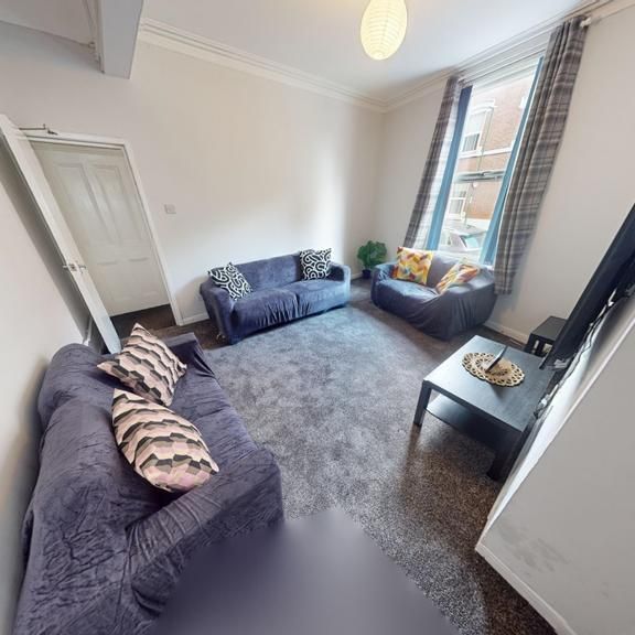 5 bedroom terraced house to rent - Photo 1