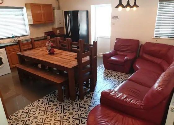 6 bedroom house to rent - Photo 1