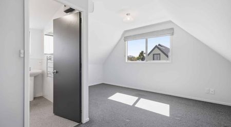 Spacious Family Home in St. Albans - Photo 2