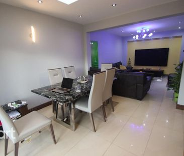 4 bedroom semi-detached house to rent - Photo 4