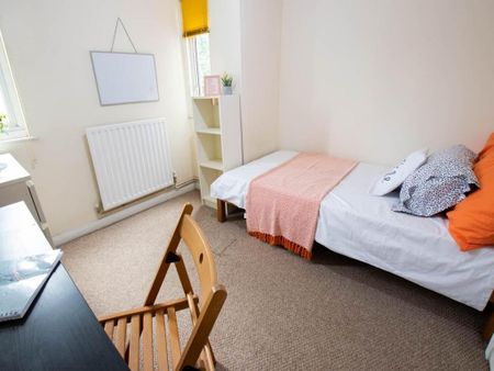 4 bedroom terraced house to rent - Photo 5