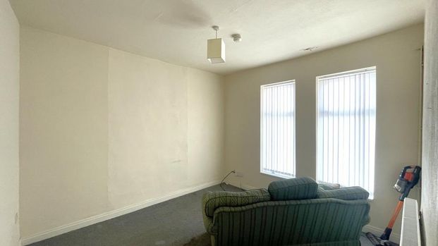 3 bedroom flat to rent - Photo 1