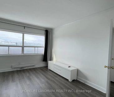 289 THE QUEENSWAY AVENUE S - Photo 2