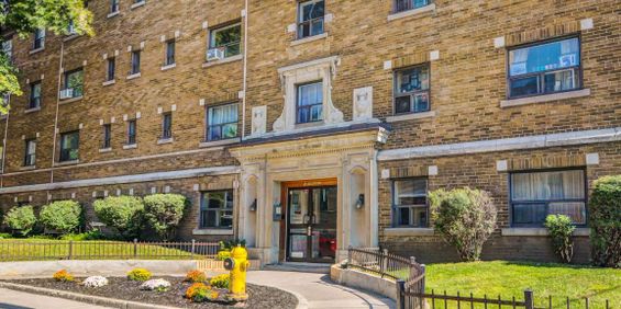 Amazing Bachelor + Den - Photo 3