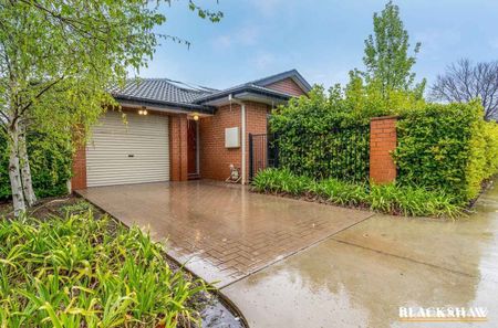 Stunning Three Bedroom Townhouse - Photo 5