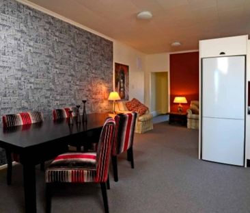 Immaculate One Bedroom Apartment - Photo 3