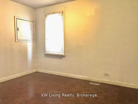 1348 Alexandra Avenue - Photo 3