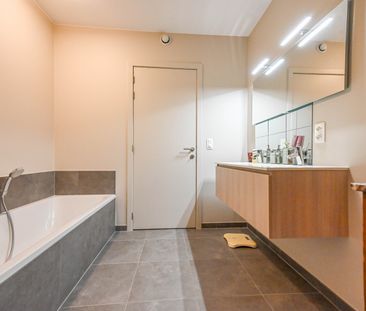 Energiepositief (E-peil: -3) appartement met 2 slaapkamers en ruim ... - Foto 3