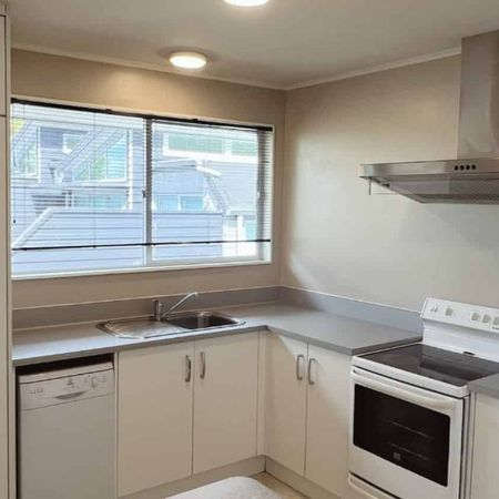 Upstairs City Apartment! - Photo 4