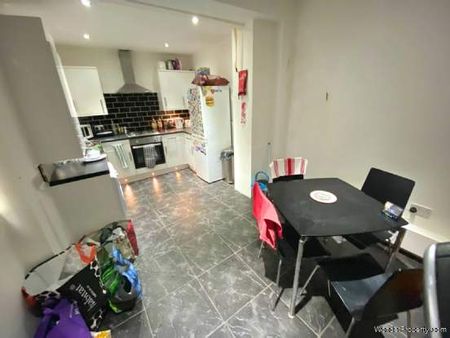 4 bedroom property to rent in Salford - Photo 4