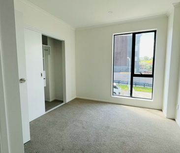 2 Bedroom - 1 Bathroom - Offstreet Parking - Photo 2