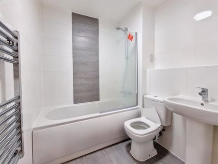 1 bedroom Flat To Let - Photo 2