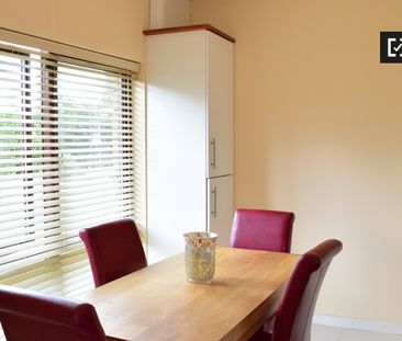 Spacious room in 3-bedroom apartment, Blanchardstown, Dublin - Photo 2
