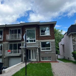 Grand 8 1/2 Garage Et Cour Privée - Photo 2
