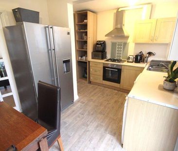 3 bedroom semi-detached house to rent - Photo 6