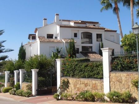 Middle Floor Apartment in Sierra Blanca - Photo 4