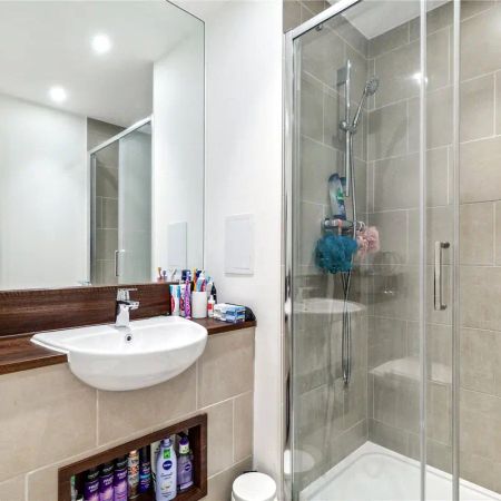 2 bedroom flat in 12 Hebden Place - Photo 4