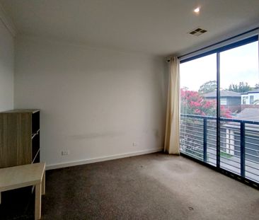 Modern Family Living in a Quiet Forest Hill Pocket - Photo 4