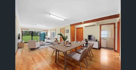 Air-Conditioned Four-Bedroom Family Home with Gas Cook-Top and Two Bathrooms! - Photo 2