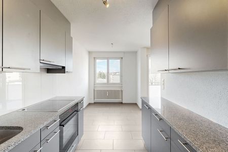 Their new home in the east of the city - Photo 4