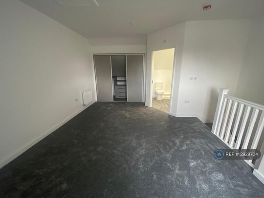 3 bedroom semi-detached house to rent - Photo 1