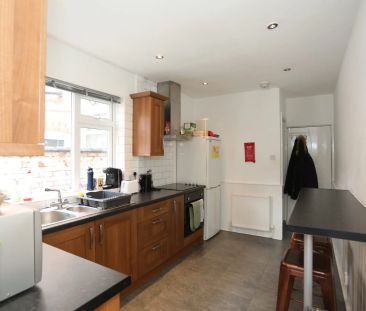 Eastleigh Road (4 bed) - Photo 2