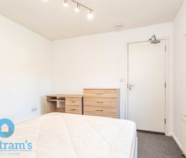 1 bed Shared Flat for Rent - Photo 2