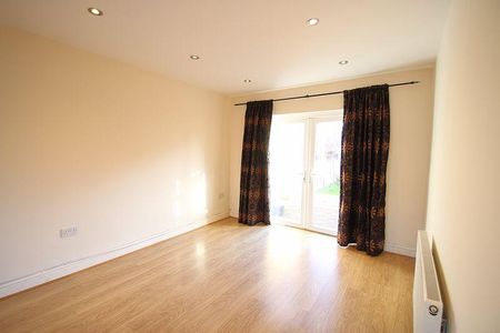 4 bedroom terraced house to rent - Photo 5