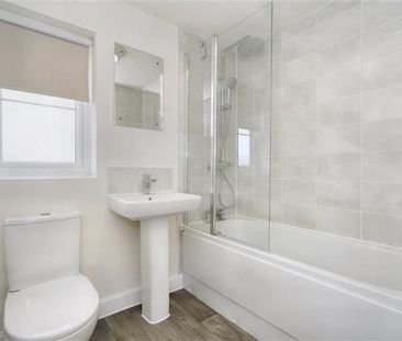 3 bedroom semi-detached house to rent - Photo 6