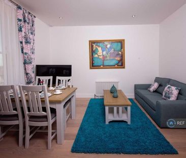 3 bedroom flat to rent - Photo 2