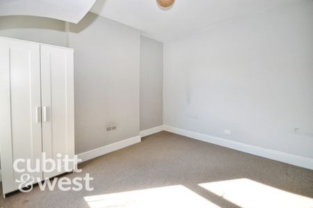 4 bedroom end of terrace house to rent - Photo 5