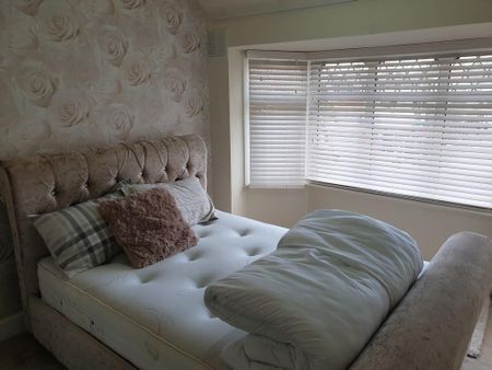 3 bedroom semi-detached house to rent - Photo 5