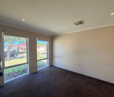 Spacious Family Home with Park Access - Photo 6