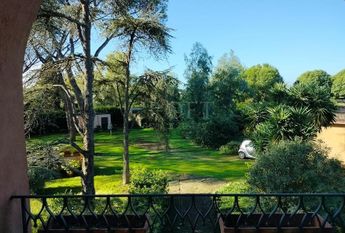 Ardeatina-Divino Amore: Quiet, charming rustic villa, big and well-curated garden, 3 beds, 1 study, 3 baths, living room, kitchen, with terraces , AC and parking space. Ref 2322