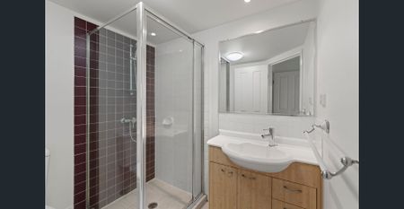 TWO BEDROOM, TWO BATHROOM APARTMENT MERMAID BEACH - Photo 2