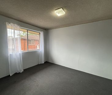 Comfortable Unit in Prime Location - Photo 2