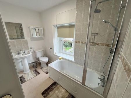 3 bedroom detached house to rent - Photo 3